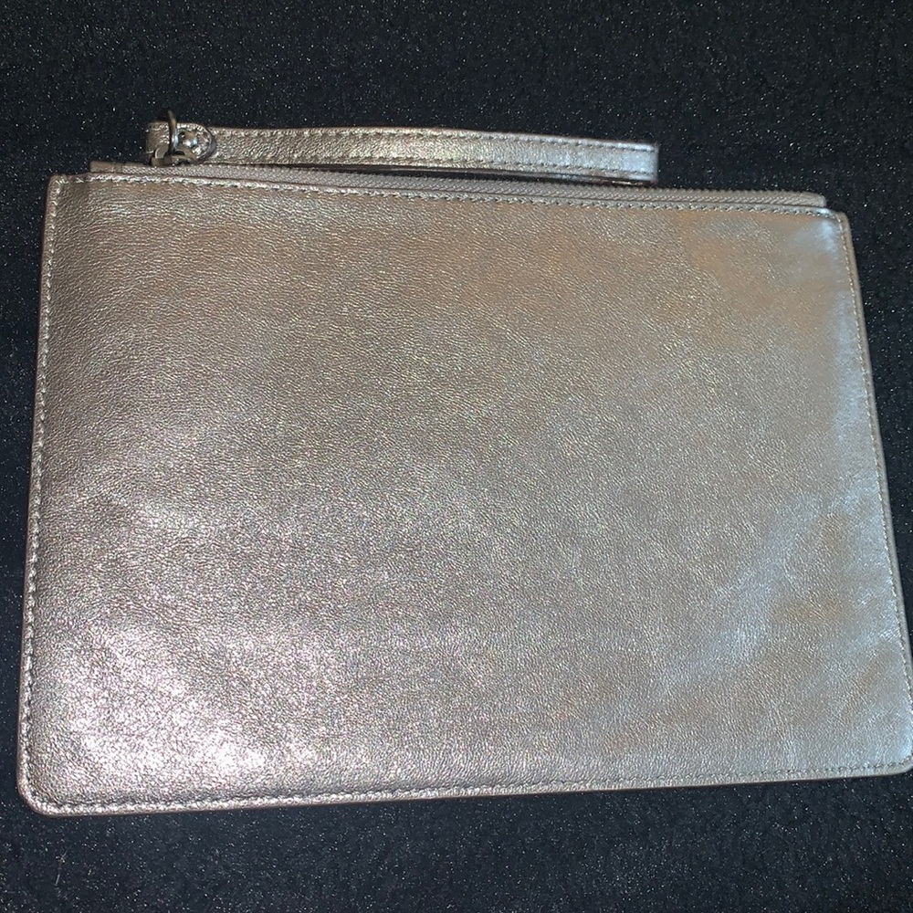 Michael Kors XL Wristlet Clutch Silver Metallic Patchwork w card slots top EUC - Picture 4 of 17